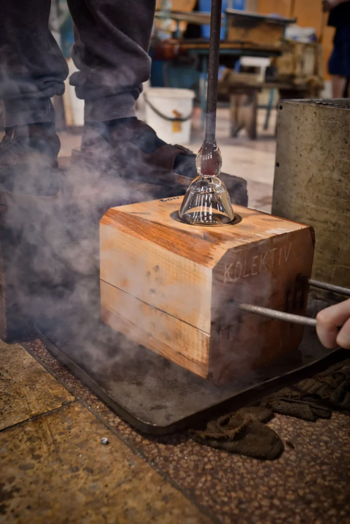 moulage du verre selon le savoir faire du verre soufflé